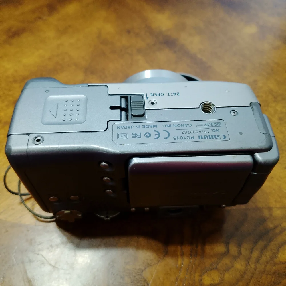 Canon PowerShot G2 Digital Camera - Silver